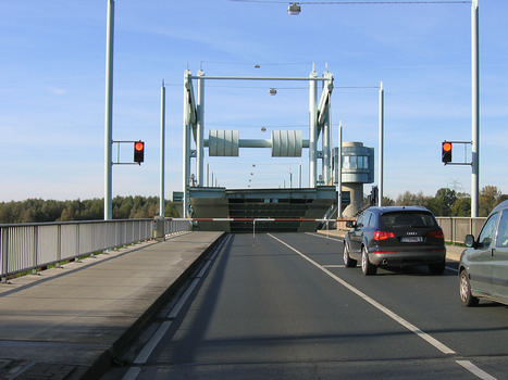 Bascule bridge across the Schwinge at Stade