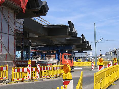 Schrägseilbrücke der A 281 in Bremen-Neustadt