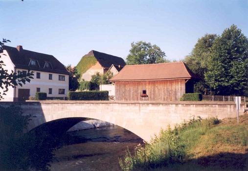 Gedeckte Holzbrücke in Großheringen