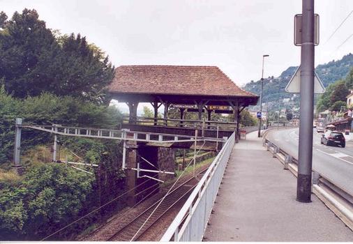 Spans the Lausanne-Montreux-Brig Railroad at the entrance to Chillon Castle. Open to pedestrian traffic only