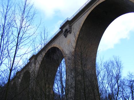 Spans the Ilm River carrying the Saale-Holzland Jena-Weimar Route. Railroad still in use