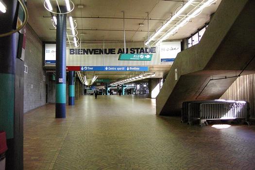 Corridor nord-est de la station Pie-IX menant au complexe olympique 07/27 ligne Verte métro de Montréal