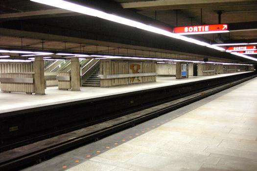 Ligne jaune du métro de Montréal - Station Jean-Drapeauvue d'ensemble de la station : Ligne jaune du métro de Montréal - Station Jean-Drapeau vue d'ensemble de la station