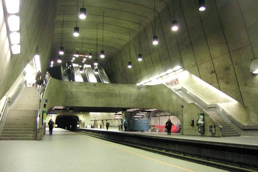 Station Radisson 02/27 ligne Verte métro de Montréal; photo prise en regardant vers l'est sur le quai direction ouest à 20 m^tres sous la rue Sherbrooke