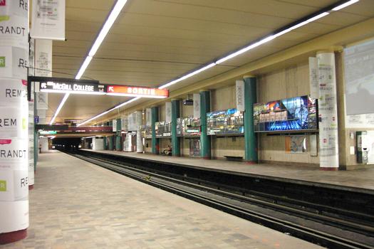Station Mc-Gill, sur le quai direction ouest (Angrignon) en regardant en direction est (H.-Beaugrand). 16/27 ligne Verte Métro de Montréal