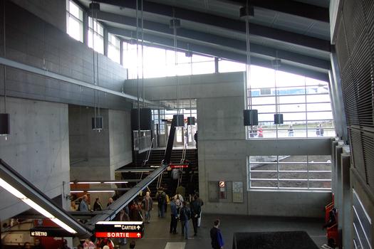 Métro von Montreal - Orange Linie - Bahnhof Cartier