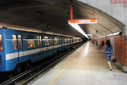 Métro von Montreal - Blaue Linie - Bahnhof Outremont
