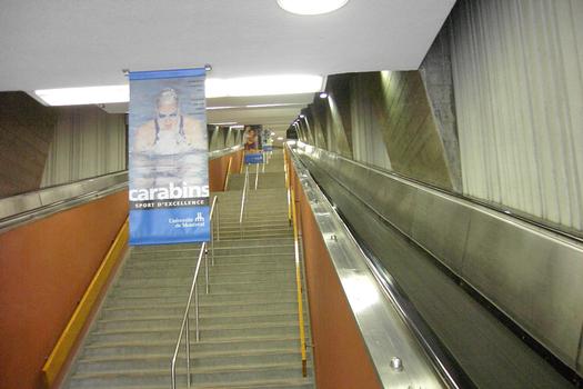 Station Université de Montréal; Escaliers de l'édicule Est allant rejoindre le pavillon central de l'université. 10/12 Ligne Bleue Métro de Montréal