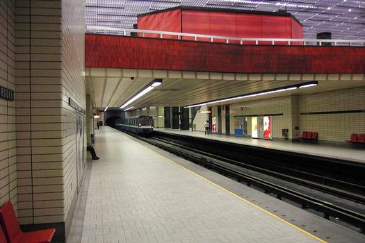 Métro von Montreal - Orange Linie - Bahnhof Sherbrooke