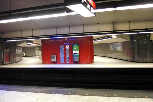 Montreal Metro - Orange Line - Laurier station