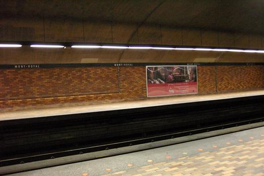 Station Mont-Royal; Aperçu des détails et des couleurs de la partie voutée de la station. Vers la gauche direction Montmorency, à droite direction Côte-Vertu. 20/31 Ligne Orange Métro de Montréal
