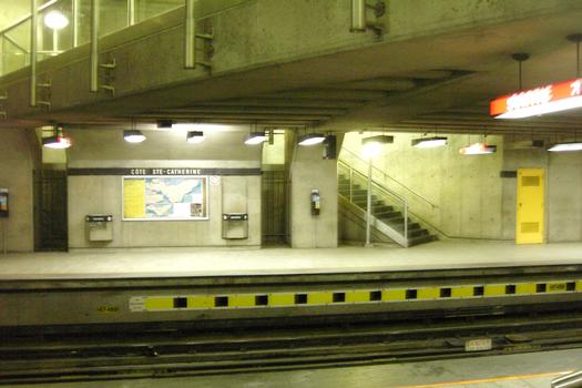 Métro von Montreal - Orange Linie - Bahnhof Côte-Sainte-Catherine
