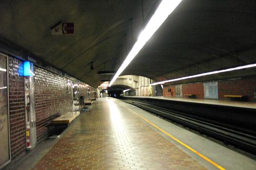 Métro von Montreal - Orange Linie - Bahnhof Place-Saint-Henri