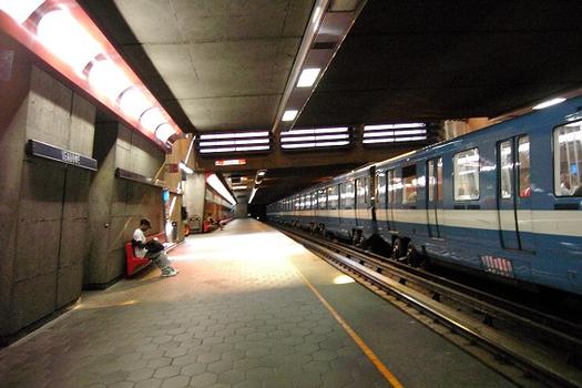 Montreal Metro - Orange Line - Vendôme station