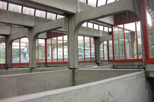 Station terminus Angrignon. verrière sur l'extrémité Est de la station. 27/27 Ligne Verte Métro de Montréal