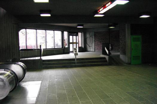 Station Monk, intérieur de l'édicule nord-ouest de la station. 26/27 ligne Verte Métro de Montréal