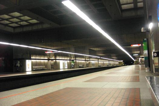 Métro von Montreal - Grüne Linie - Metrobahnhof Honoré-Beaugrand