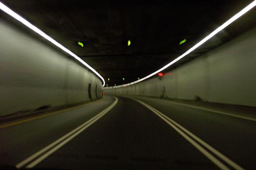 Tunnel Ville-Marie, Montréal, Québecdeuxième virage à demi distance