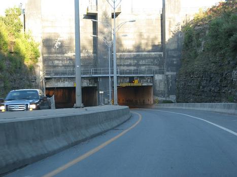 En revenant de Salaberry de Valleyfield vers Châteauguay en fin d'après-midi, le portail ouest du tunnel de Melocheville