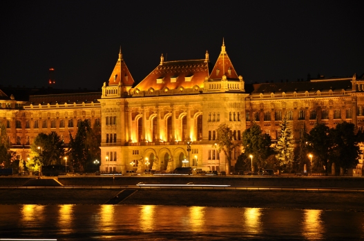 Université de technologies et de gestion de Budapest - Bâtiment principal