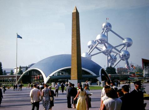 L'atomium pendant l'exposition de 1958