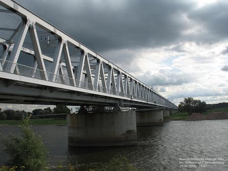 Eisenbahnbrücke über die Elbe bei Wittenberge / Brandenburg