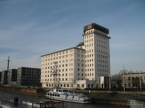 Duisburg: Kontorhaus