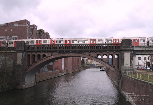 Hambourg - Pont-métro sur le canal de l'Osterbekkanal