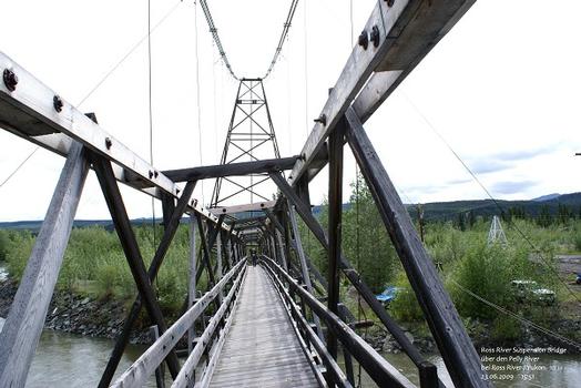 Ross River Suspension Bridge über den Pelly River bei Ross River / Yukon