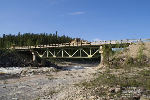Trout River Bridge an den Sambaa Deh Falls, Mackenzie Highway / NWT