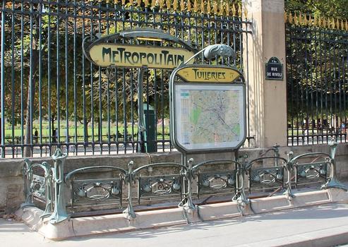 Metrobahnhof Tuileries in Paris