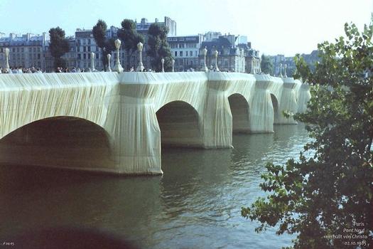 Pont Neuf in Paris verhüllt von Christo