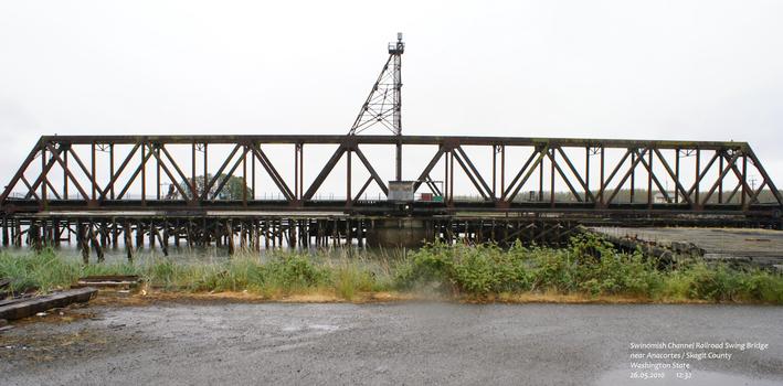 Swinomish Channel, Railroad Swing Bridge bei Anacortes / Skagit County
