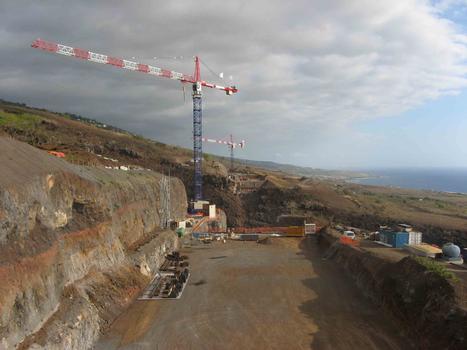 Viaduc de la Grande Ravine (Réunion, France)vue du chantier de la rive droite: Viaduc de la Grande Ravine (Réunion, France) vue du chantier de la rive droite