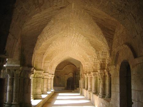 Abbaye Royale Saint-Vincent 12ème siècle 14ème siècle, cloître 12ème siècle , Nieul-sur-l'Autize, Vendée, Pays-de-la-Loire, France
