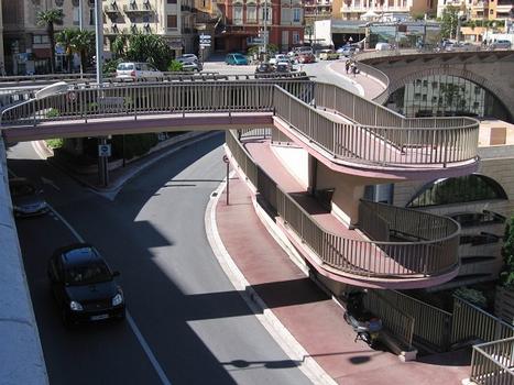 Carrefour du Pont Sainte-Dévote: Passerelle piétonne reliant le Boulevard du Jardin Exotique au boulevard Rainier III, Principauté de Monaco