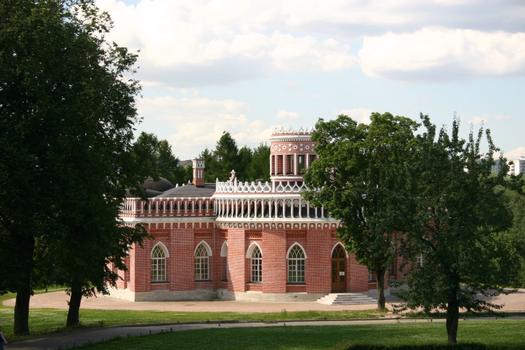 Tsaritsino - Third Kavalersky House (1776-79) by Vasiliy Ivanovich Bazhenov