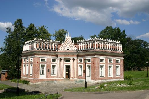 Tsaritsino - First Kavalersky House (1785-85) by Vasiliy Ivanovich Bazhenov