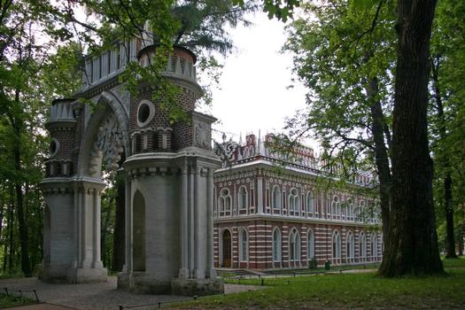 Zarizyno - Winograder Bogen (1777-1778) des Architekten Wasilij Iwanowitsch Bazhenow