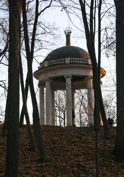 Tsaritsino - Pavillion rond (1805) de l'architecte I. V. Egotov