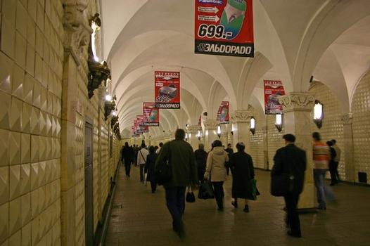 Metrobahnhof Komsomolskaja-Radialnaja in Moskau