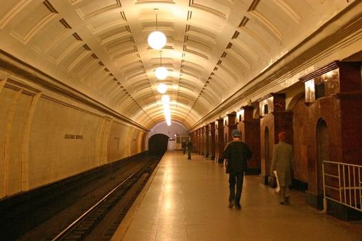 Krasniye Vorota Station, Moscow