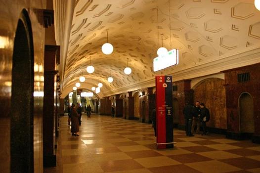 Metrobahnhof Krasnije Worota, Moskau