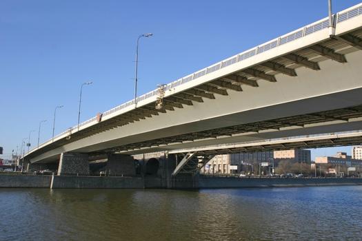 Krasnoluzhsky-Strassenbrücke