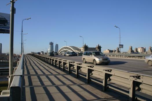 Pont routier Krasnoluzhsky
