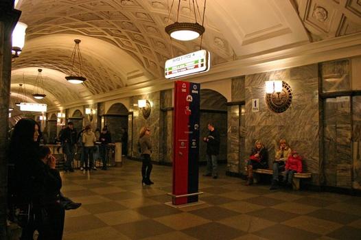 Metrobahnhof Kurskaya, Moskau