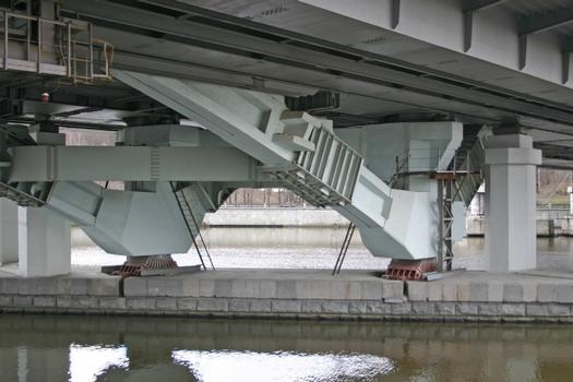 Luzhnetski-Metro-Brücke, Moskau