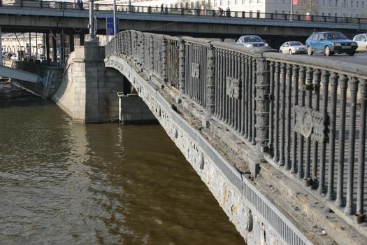 Maly Ustinsky Bridge 1938 crosses Yuza river