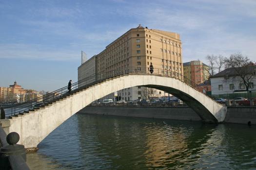Pont Sadovnichesky, Moscou