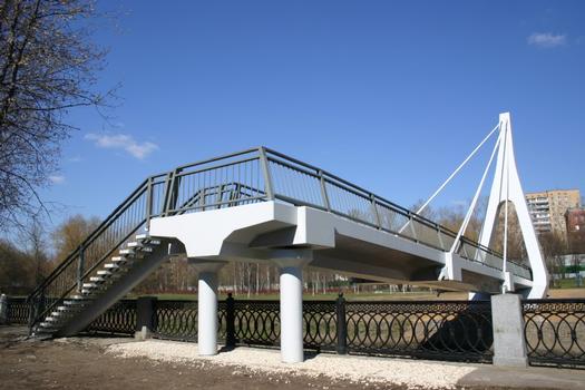 Rostokinsky footbridge across Yauza river